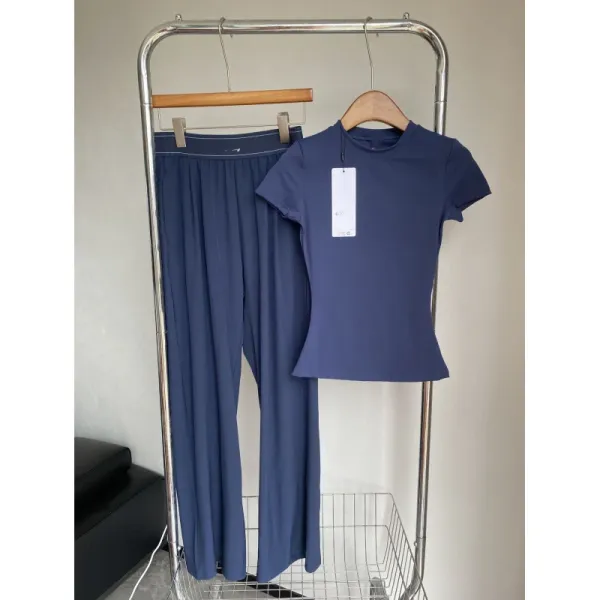 Alo Quick-Dry Top & Pants Set