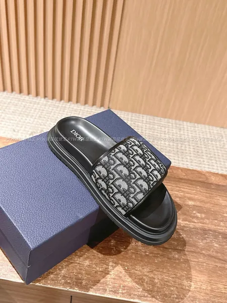 Dior Slides M02